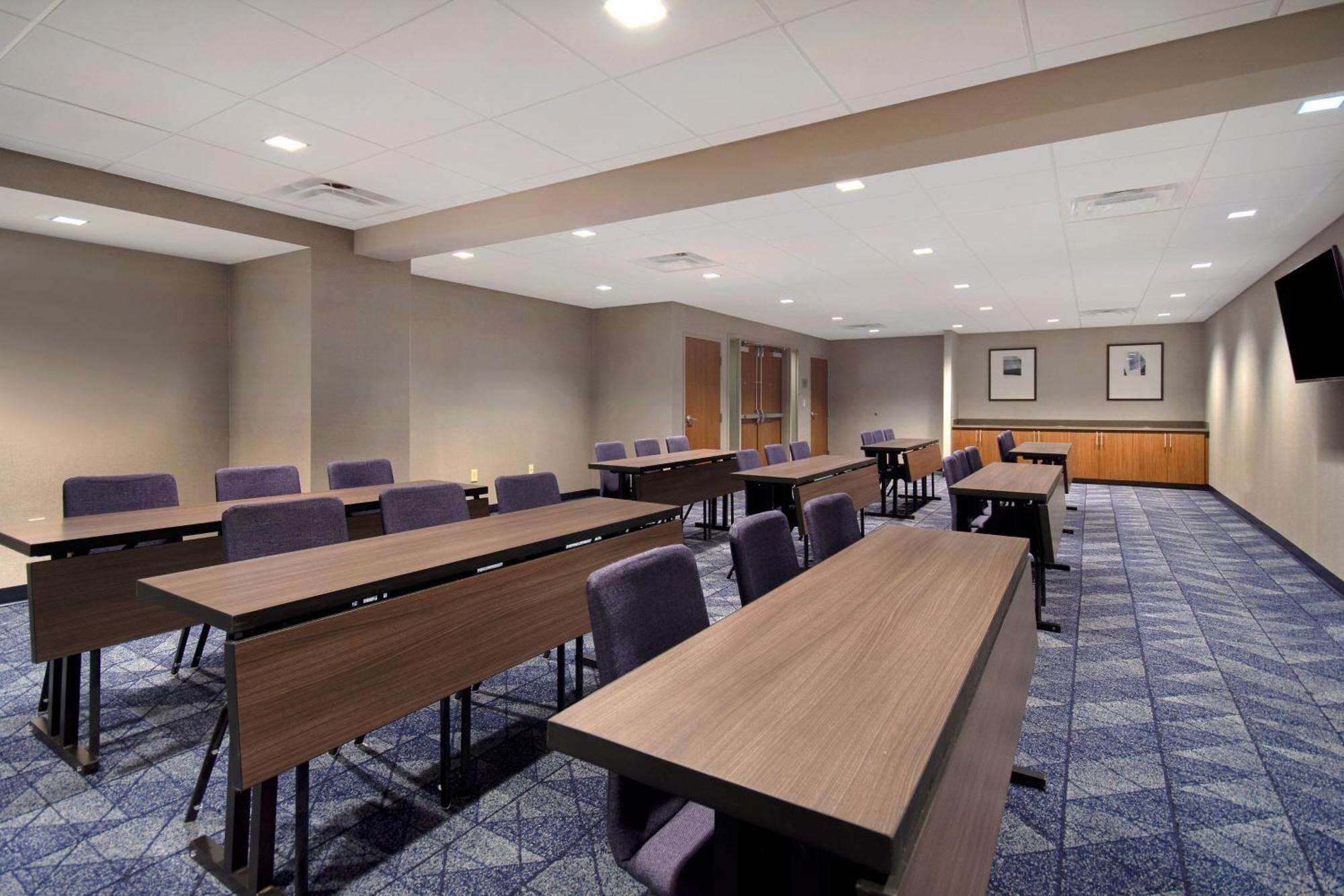 Courtyard By Marriott Cincinnati Airport Erlanger Exterior photo
