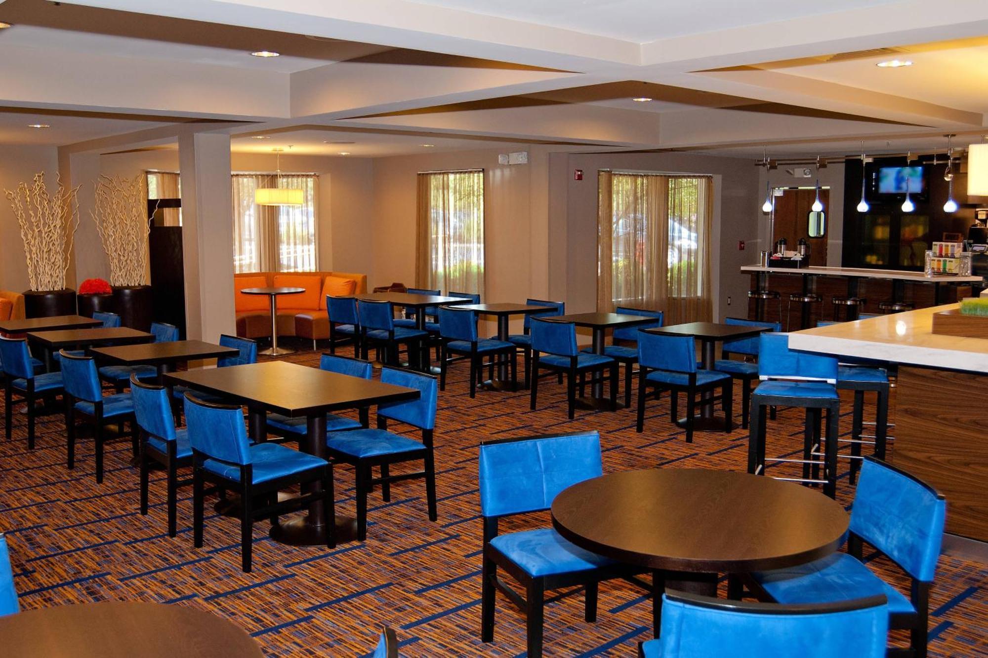 Courtyard By Marriott Cincinnati Airport Erlanger Exterior photo