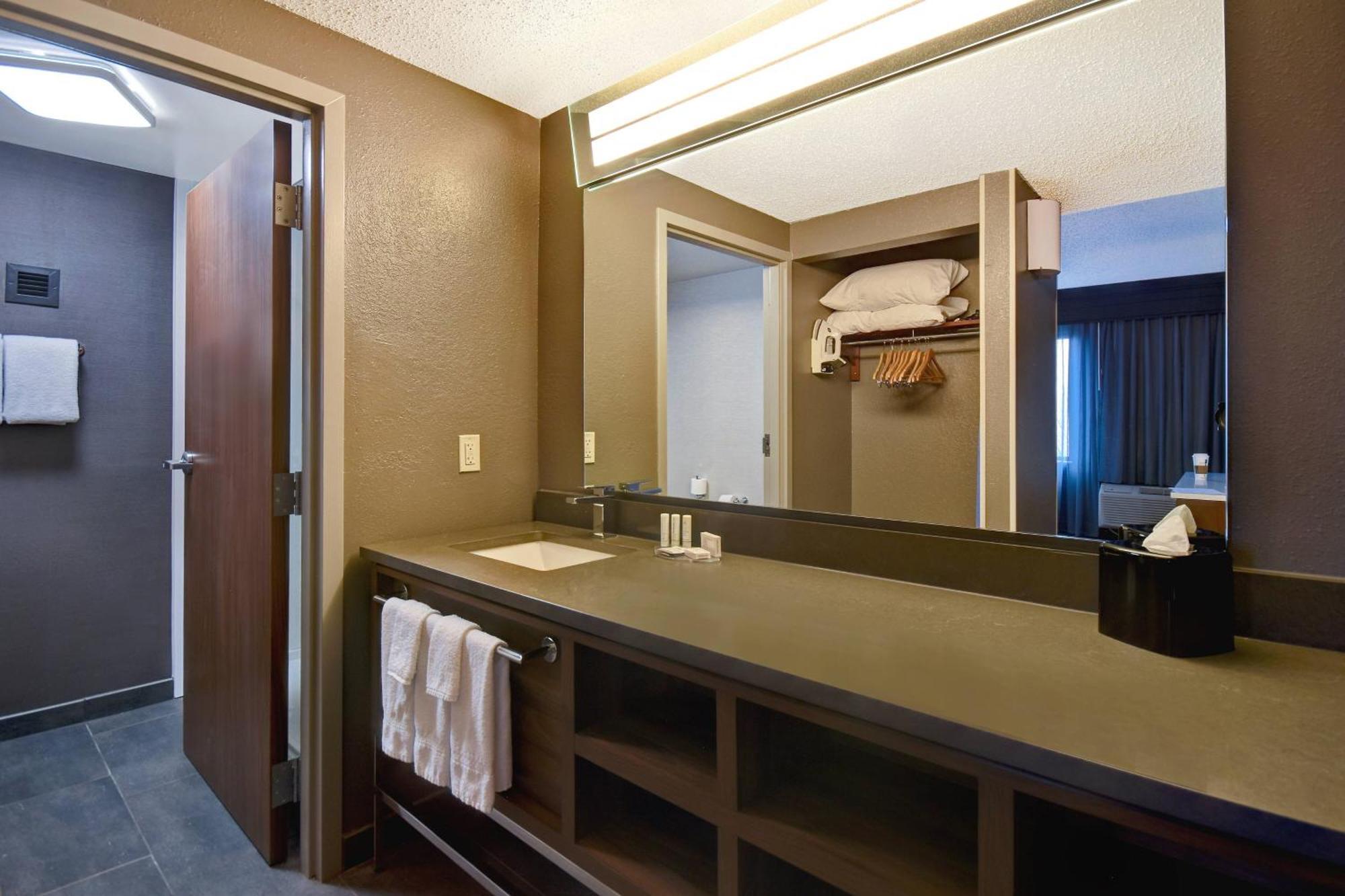 Courtyard By Marriott Cincinnati Airport Erlanger Exterior photo
