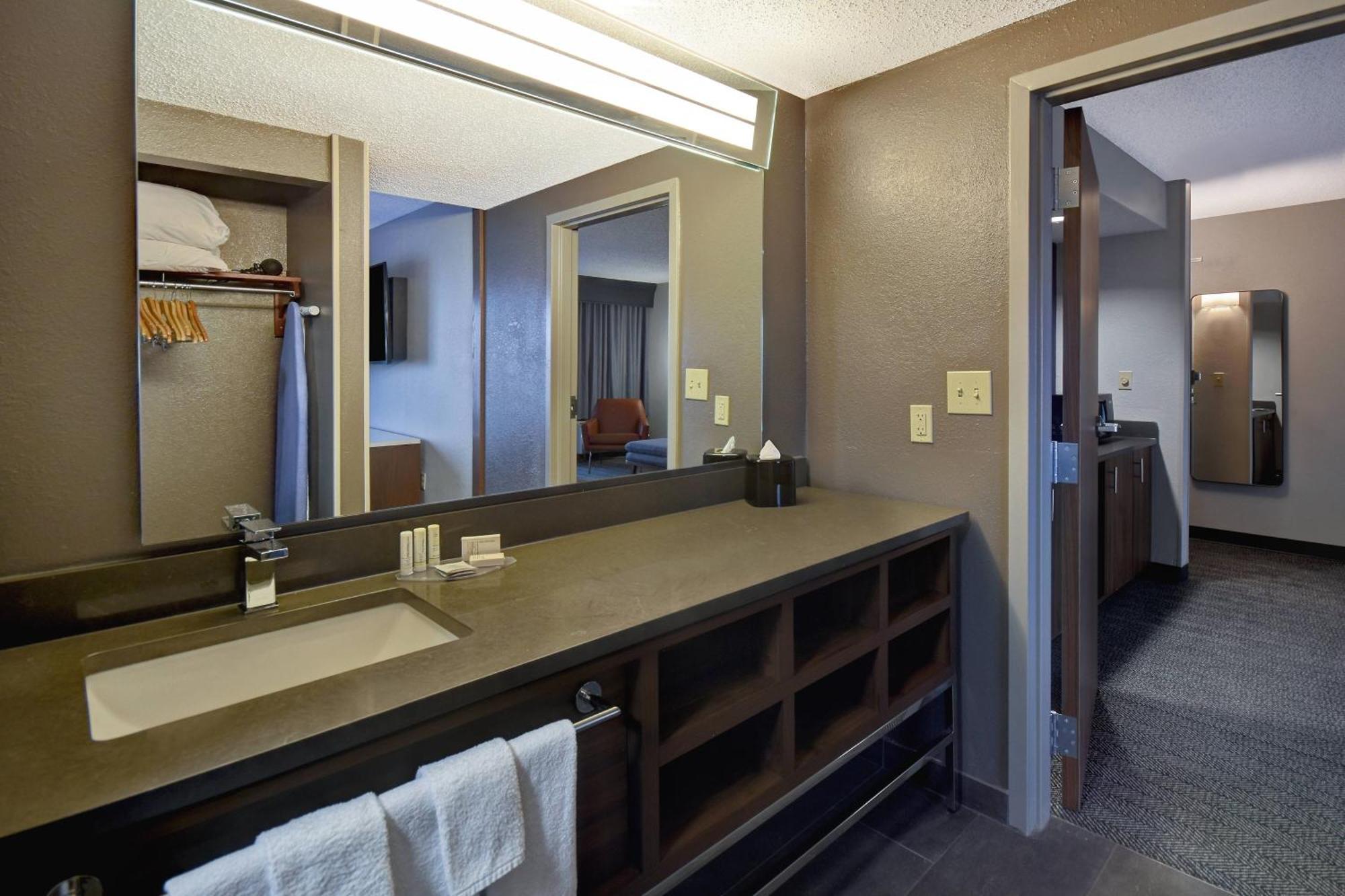 Courtyard By Marriott Cincinnati Airport Erlanger Exterior photo